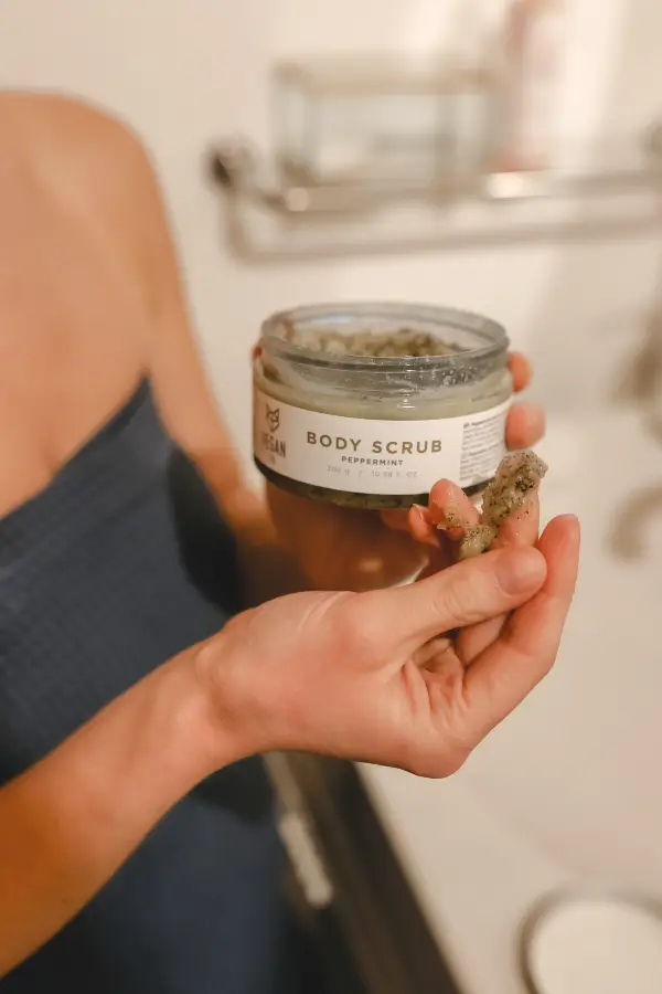 https://www.vfox.lionssolution.com/wp-content/uploads/2019/09/piparmetru-skrubis-vegan-fox-2.webp