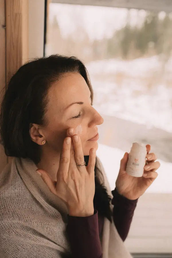 https://www.vfox.lionssolution.com/wp-content/uploads/2024/04/face-cream-anti-age-1.webp